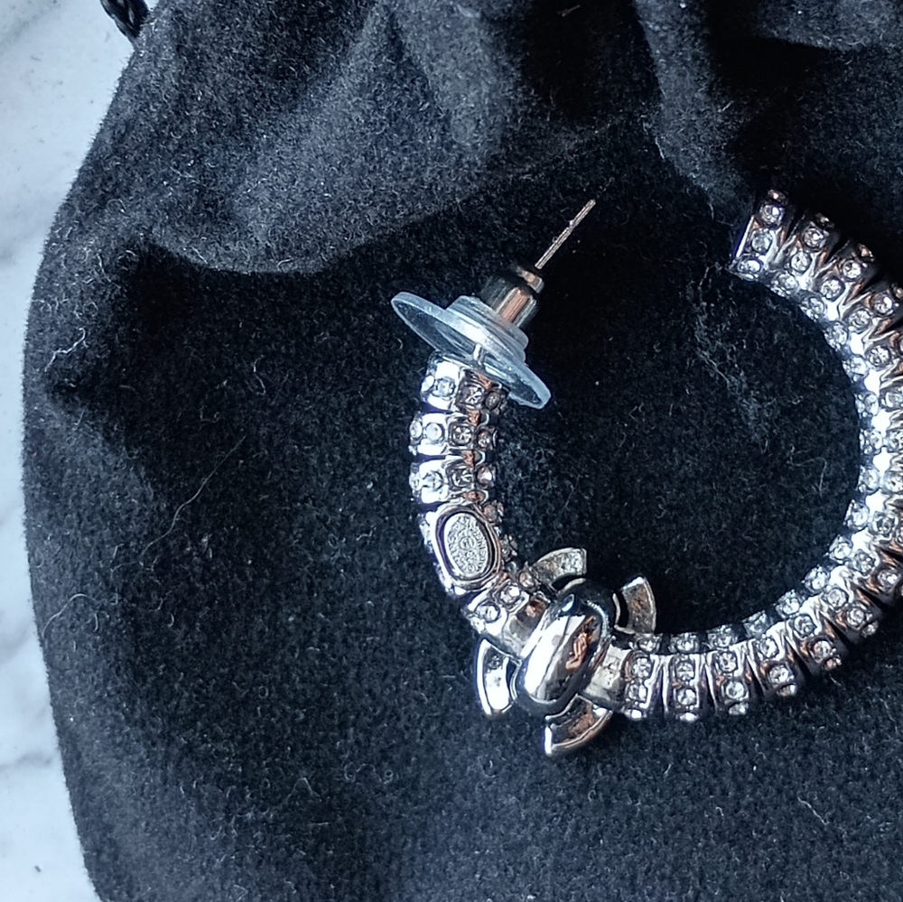 Chanel Hoops - Picture 9 of 16